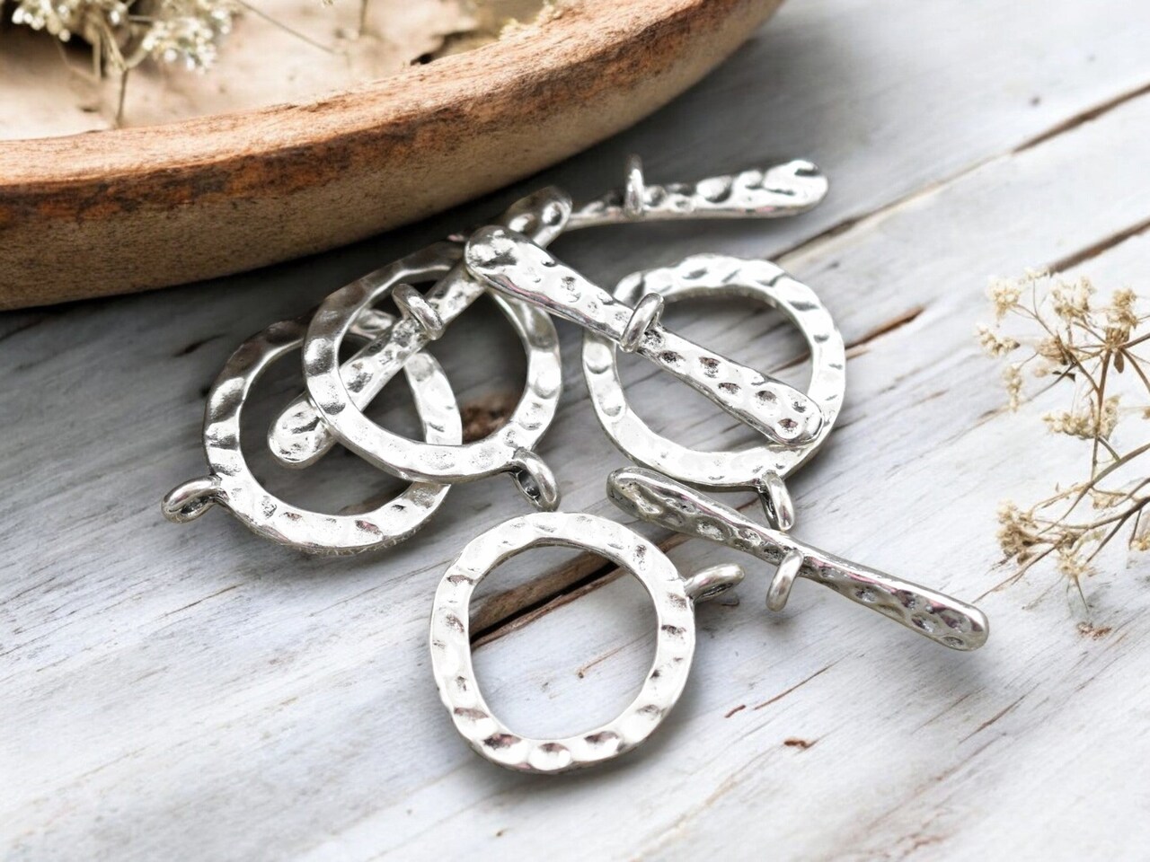 *10* 23x19mm Antique Silver Hammered Round Toggle Clasps